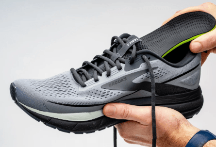 Best Shoes for Flat Feet / High Arches (2026 Guide)