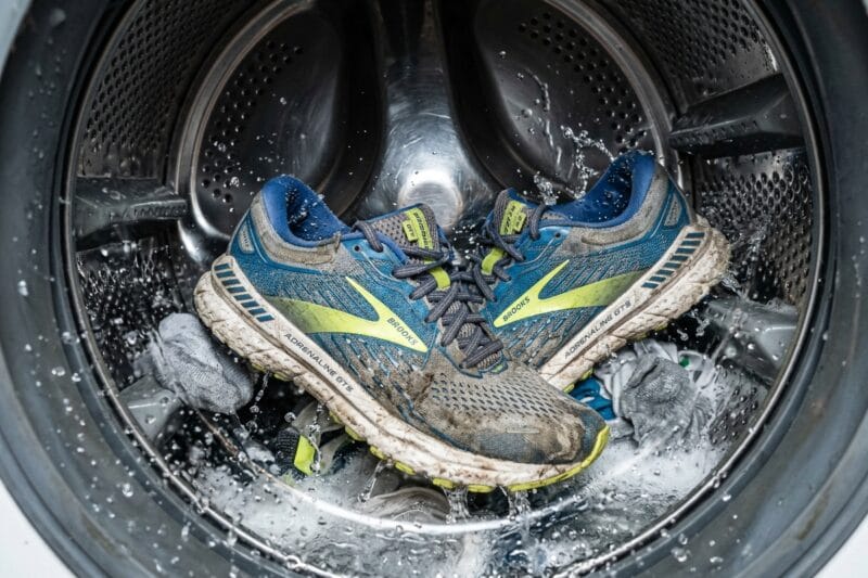 can you wash brooks tennis shoes in the washing machine