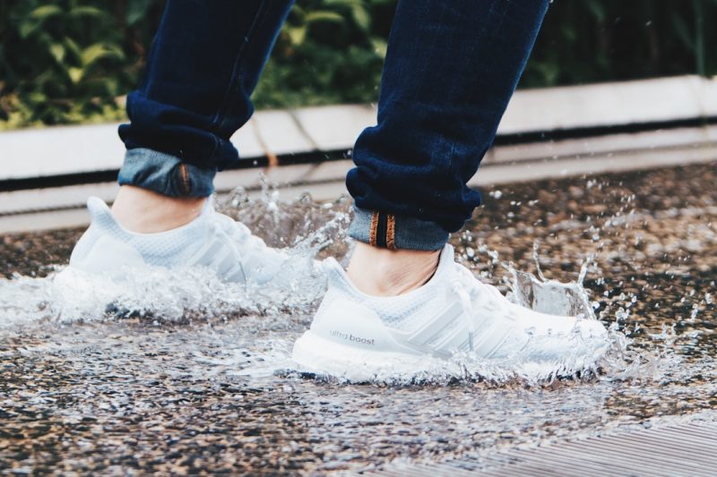 Machine Washable or Not? The Ultimate Running Shoe Cleaning Guide