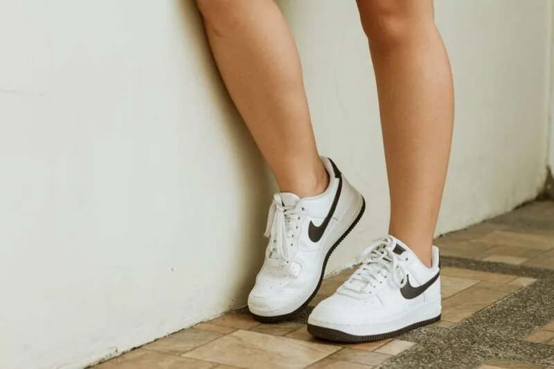 Finding the Best Supportive Sneakers for Flat Feet Without the Bulk
