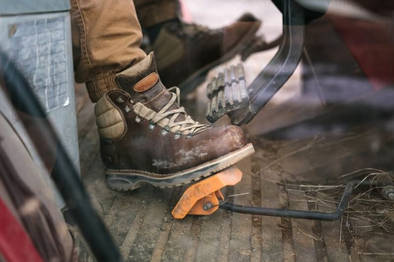 Why Regular Insoles Fail You at 220+ lbs (And What to Use Instead)