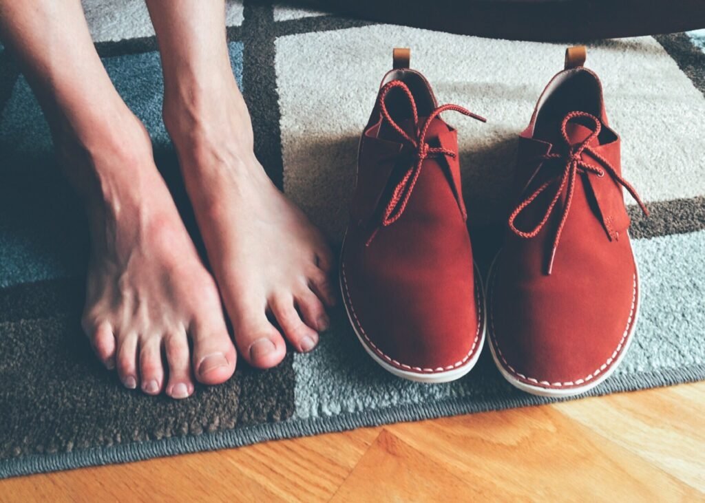 How do you select comfortable shoes which match your feet 