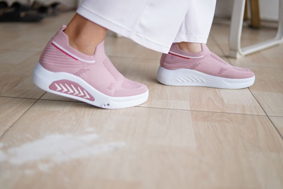 stylish women's sneakers with arch support